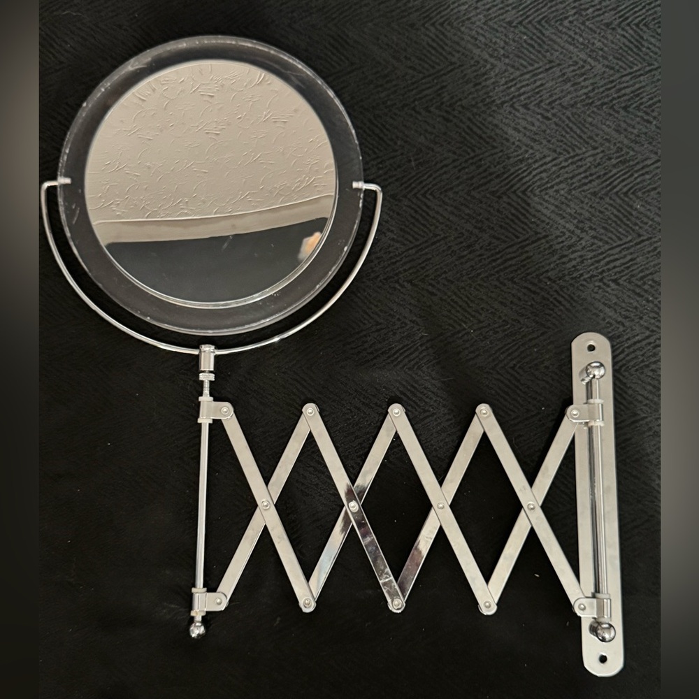 Wall-Mounted Extendable Mirror